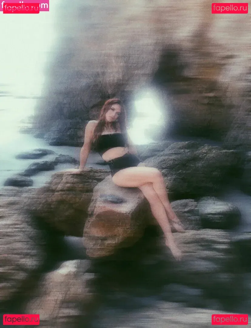 Courtney Hope Onlyfans Photo Gallery 