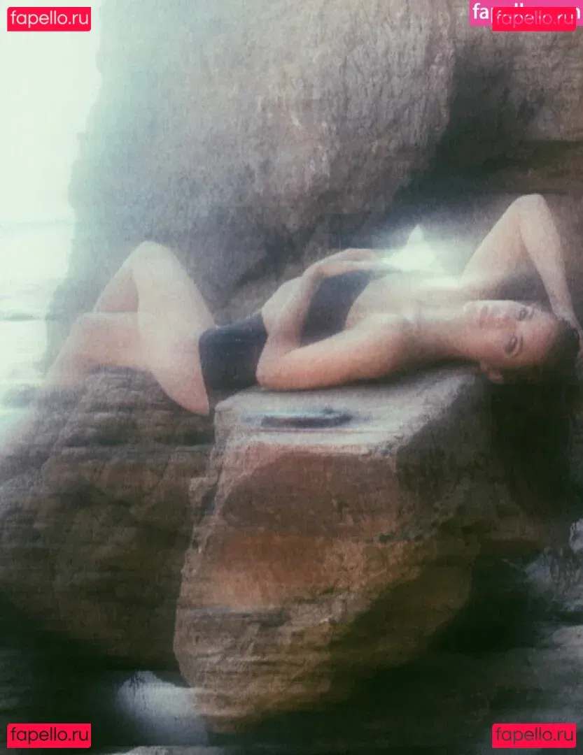 Courtney Hope Onlyfans Photo Gallery 