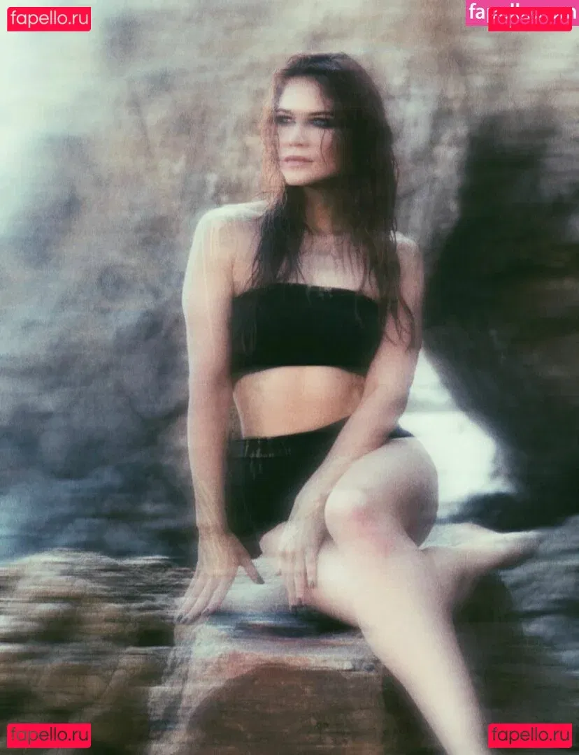 Courtney Hope Onlyfans Photo Gallery 