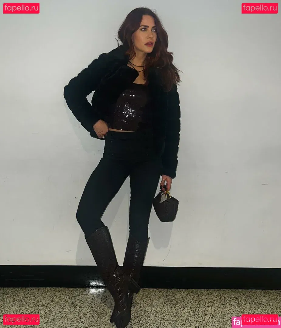 Courtney Hope Onlyfans Photo Gallery 