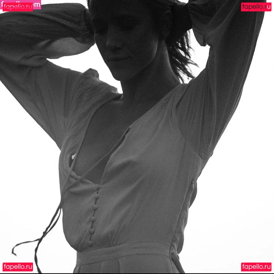 Jessy Schram Onlyfans Photo Gallery 