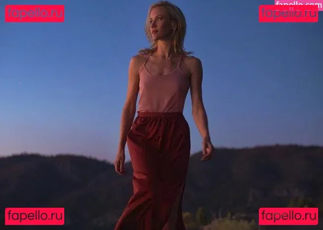 Jessy Schram Onlyfans Photo Gallery 