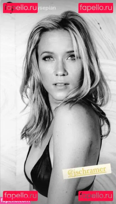 Jessy Schram Onlyfans Photo Gallery 
