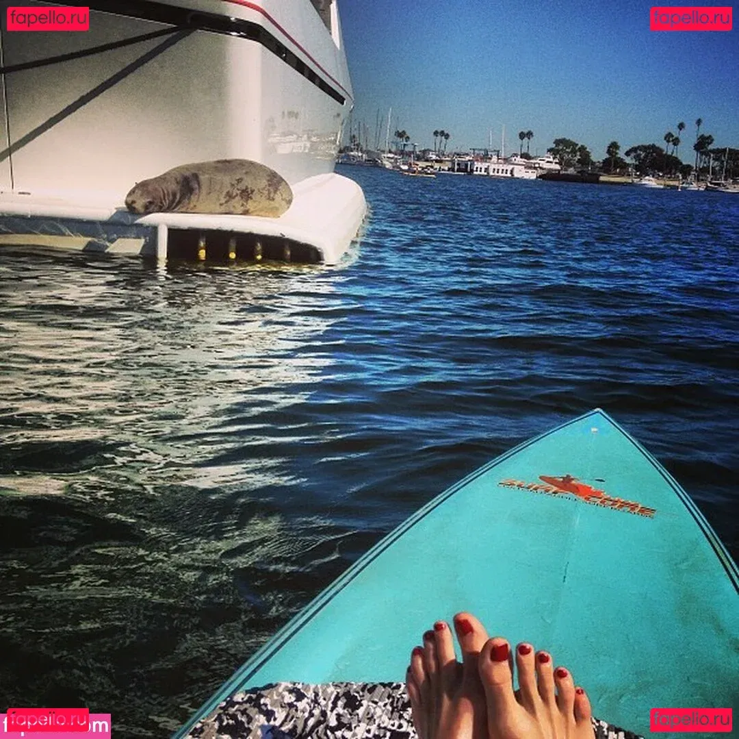 Jessy Schram Onlyfans Photo Gallery 