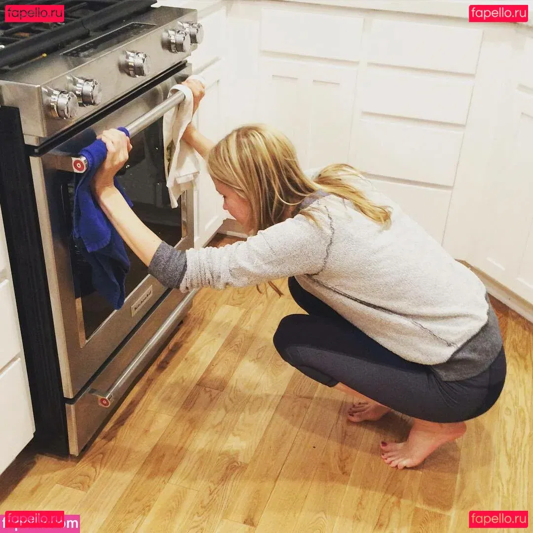 Jessy Schram Onlyfans Photo Gallery 