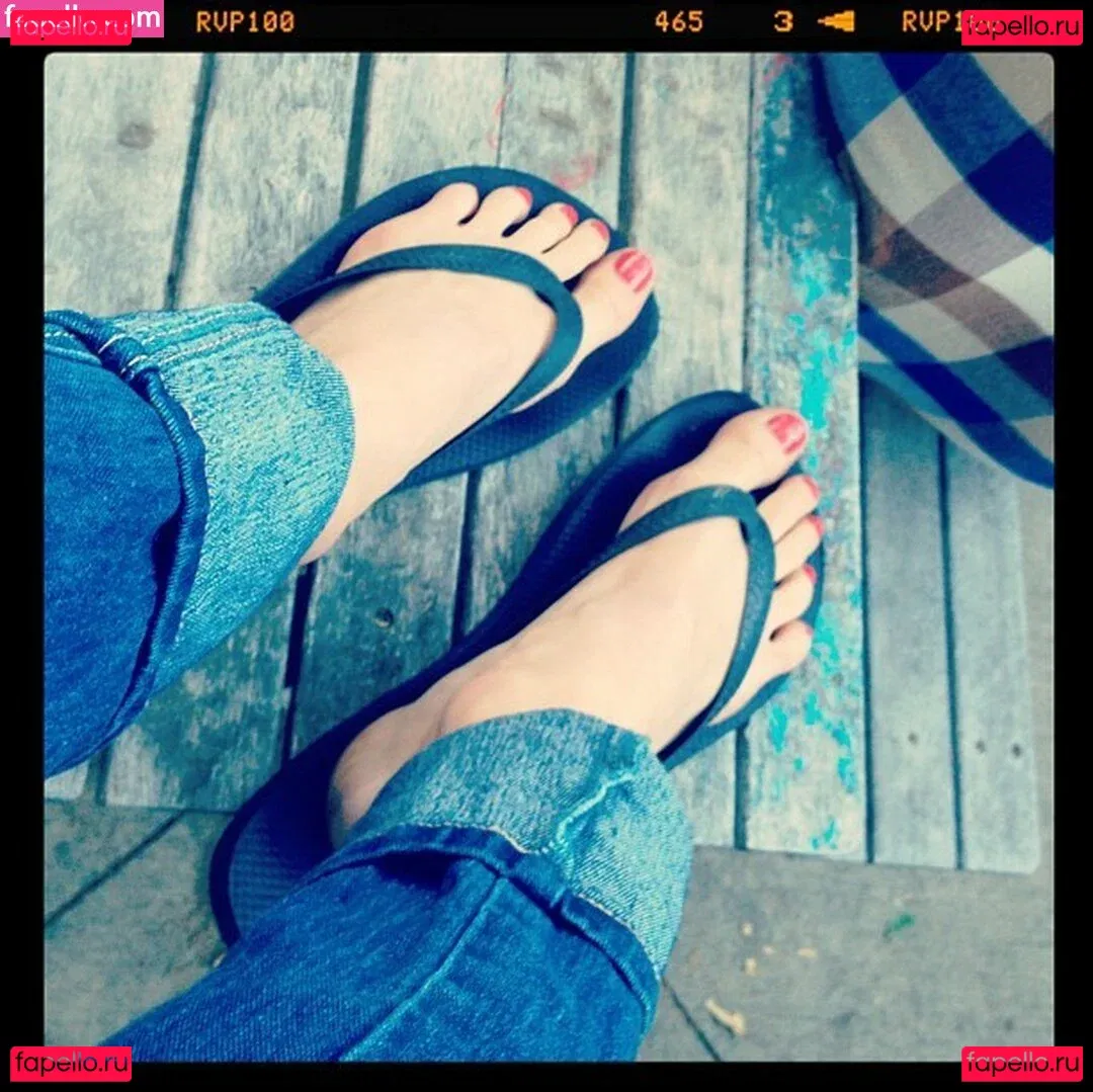 Jessy Schram Onlyfans Photo Gallery 