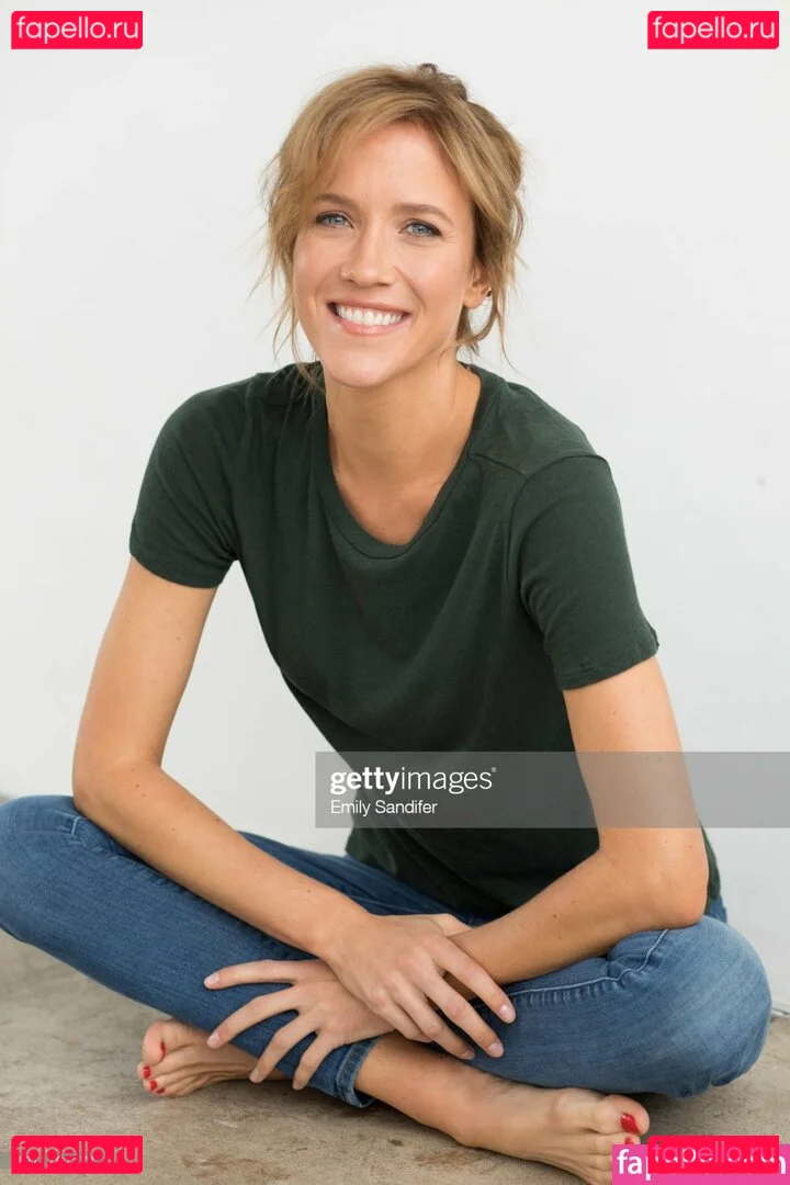 Jessy Schram Onlyfans Photo Gallery 