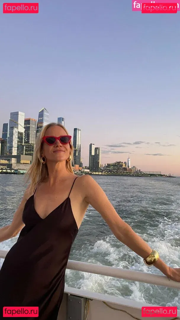 Jessy Schram Onlyfans Photo Gallery 