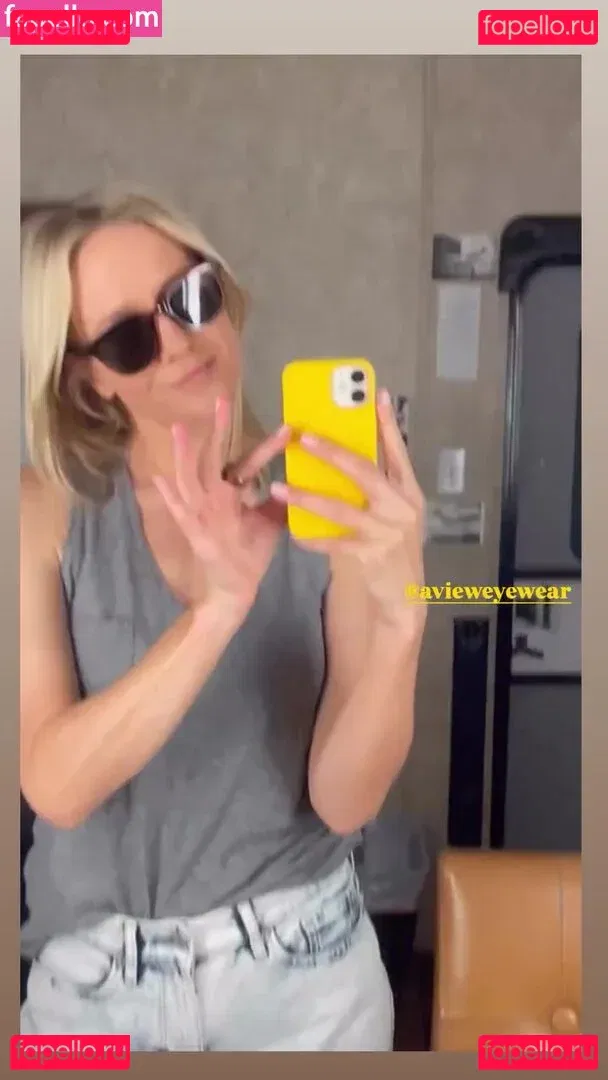 Jessy Schram Onlyfans Photo Gallery 