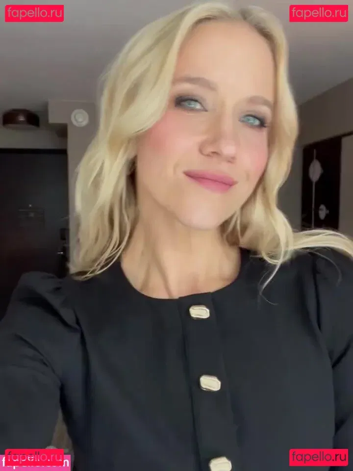 Jessy Schram Onlyfans Photo Gallery 