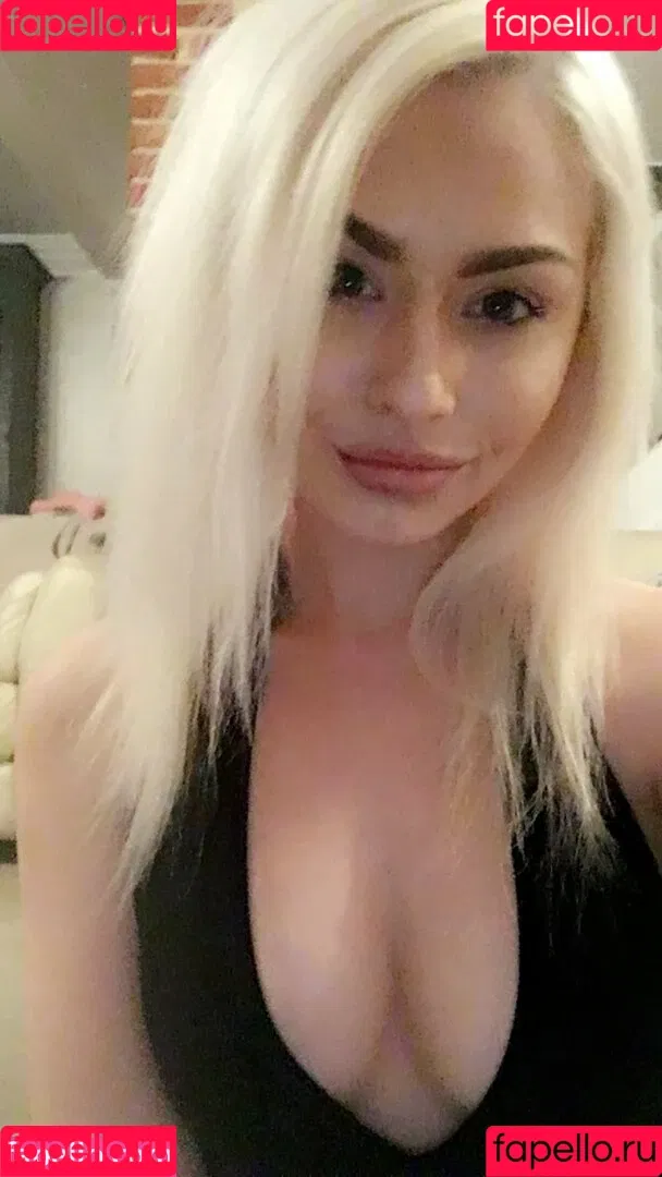 Romanie Smith Onlyfans Photo Gallery 