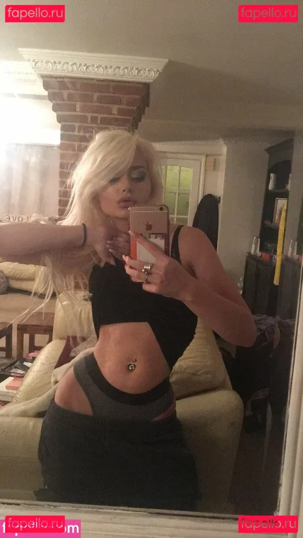 Romanie Smith Onlyfans Photo Gallery 
