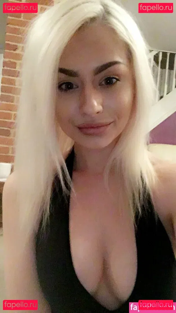 Romanie Smith Onlyfans Photo Gallery 