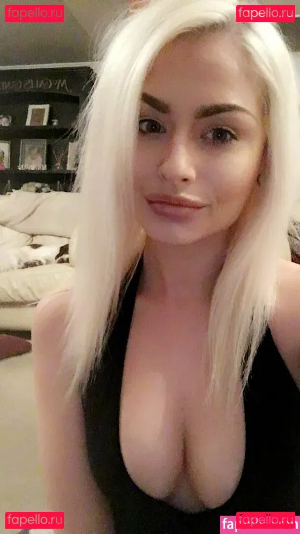 Romanie Smith Onlyfans Photo Gallery 