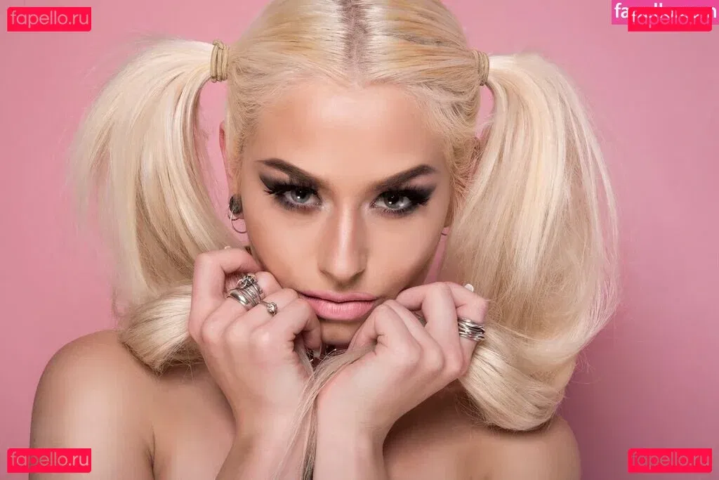 Romanie Smith Onlyfans Photo Gallery 