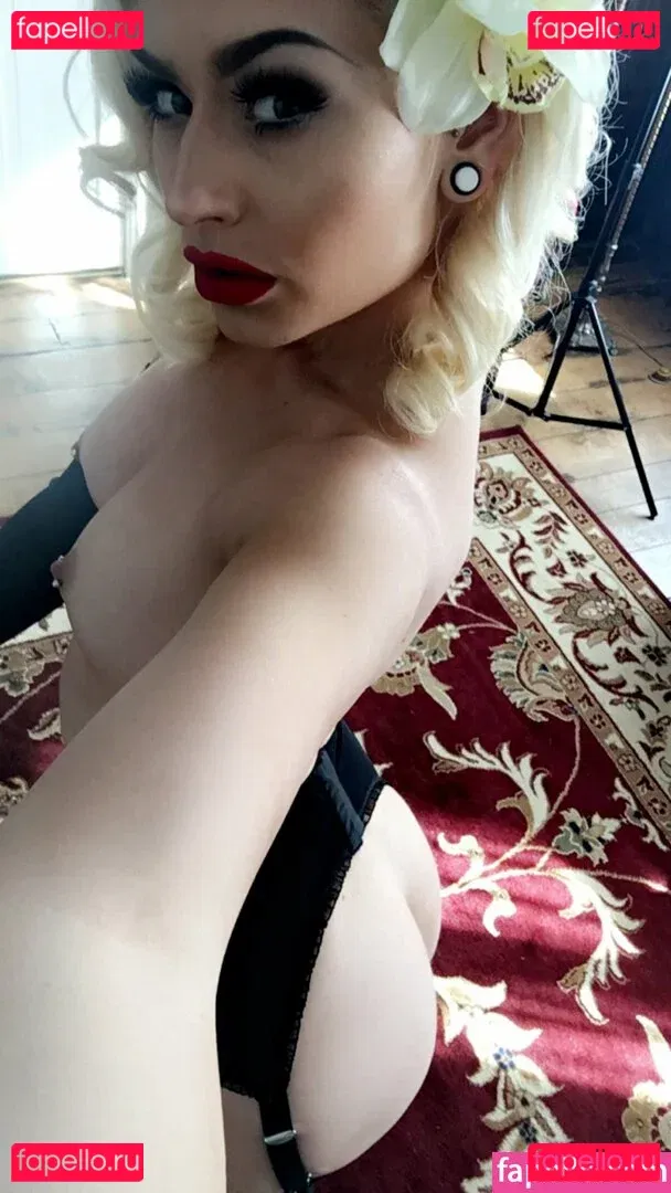 Romanie Smith Onlyfans Photo Gallery 