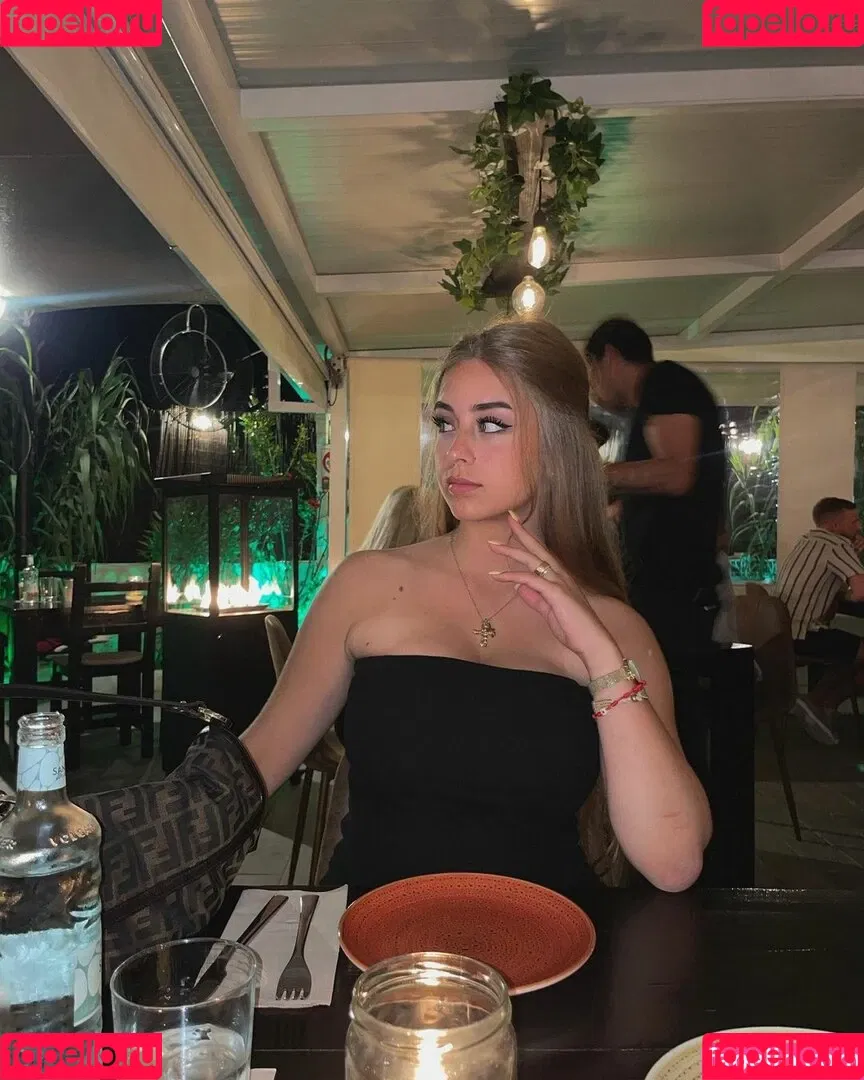 María Moreno Onlyfans Photo Gallery 