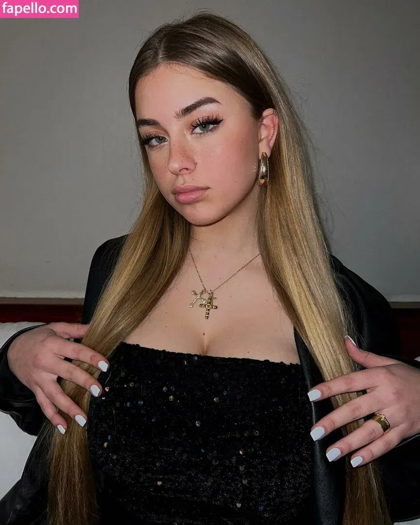 María Moreno Onlyfans Photo Gallery 