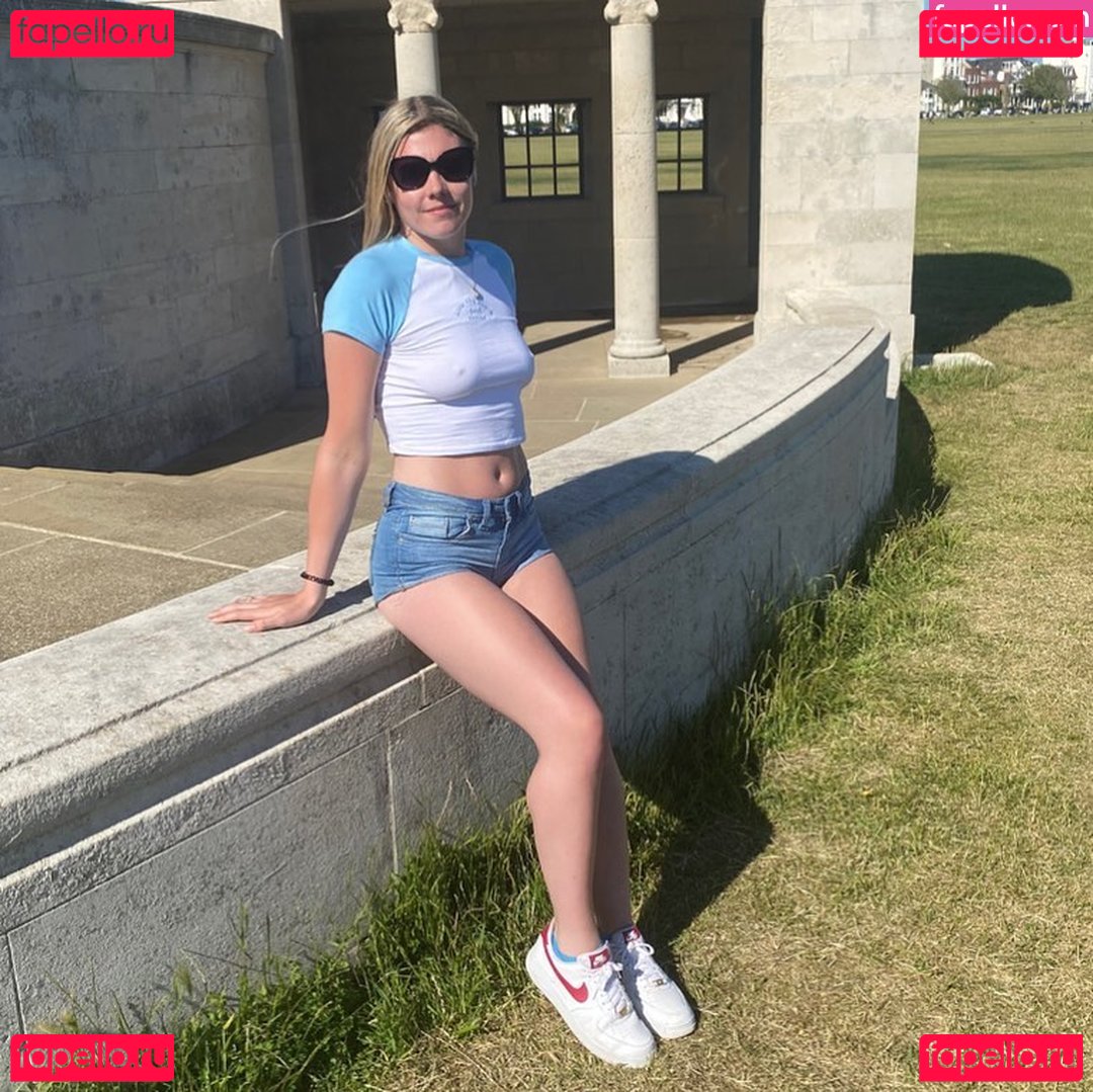 Caitlin Payne Nude Onlyfans Photo 6