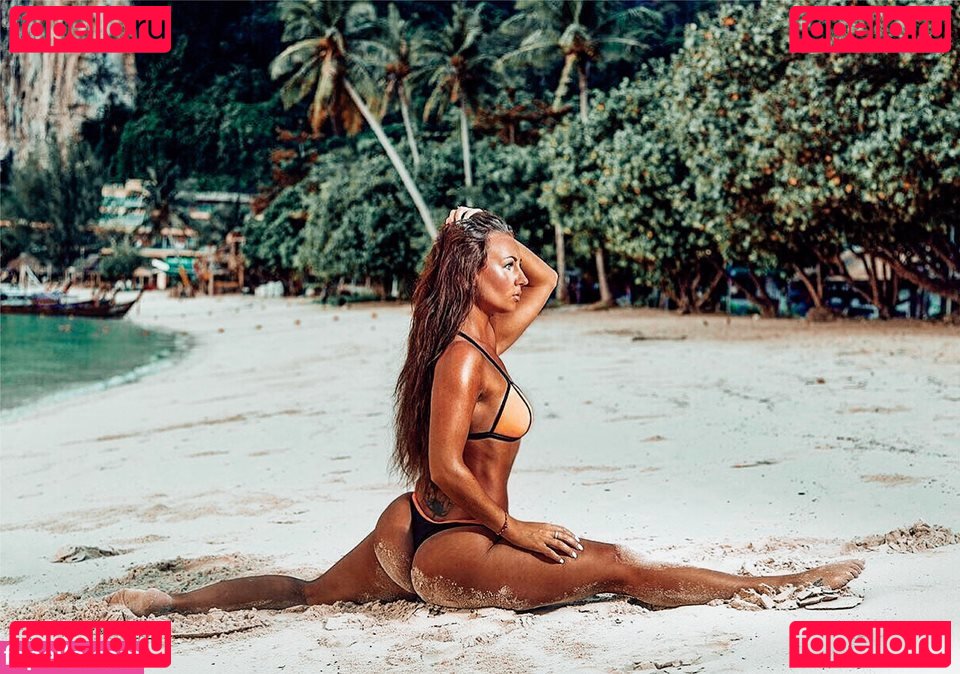 Lucy Dixon Nude Onlyfans Photo 4