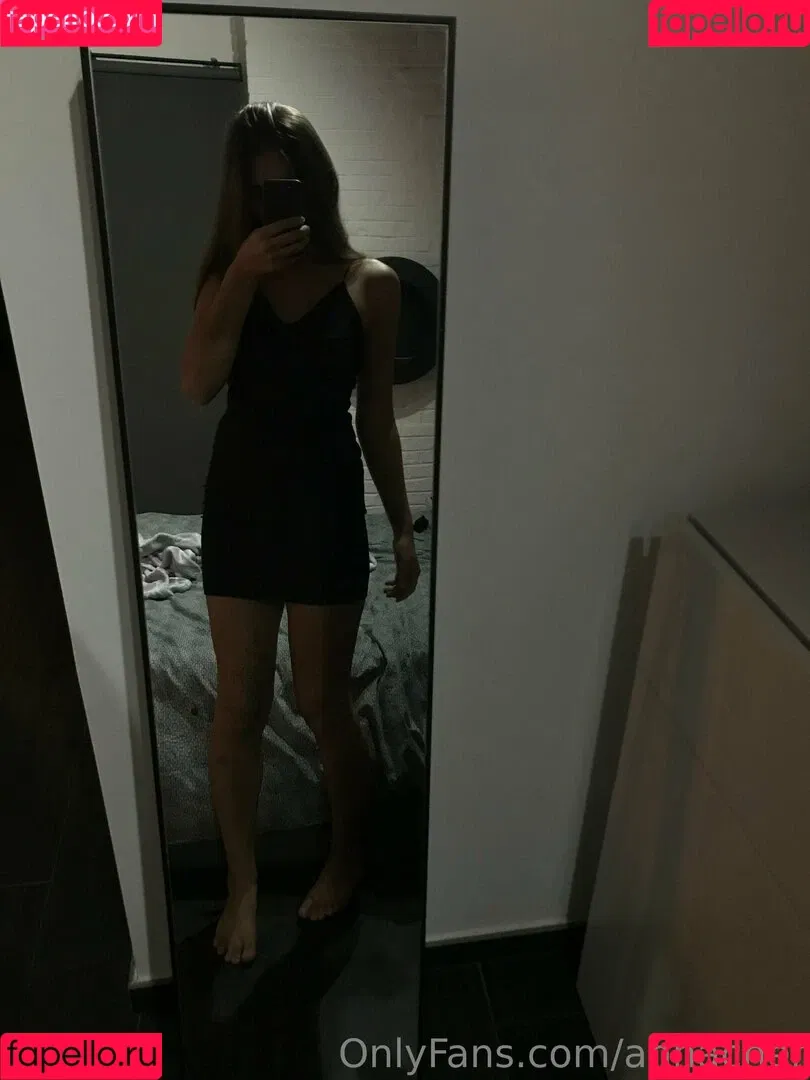 annabananaaaaaaaaa Onlyfans Photo Gallery 