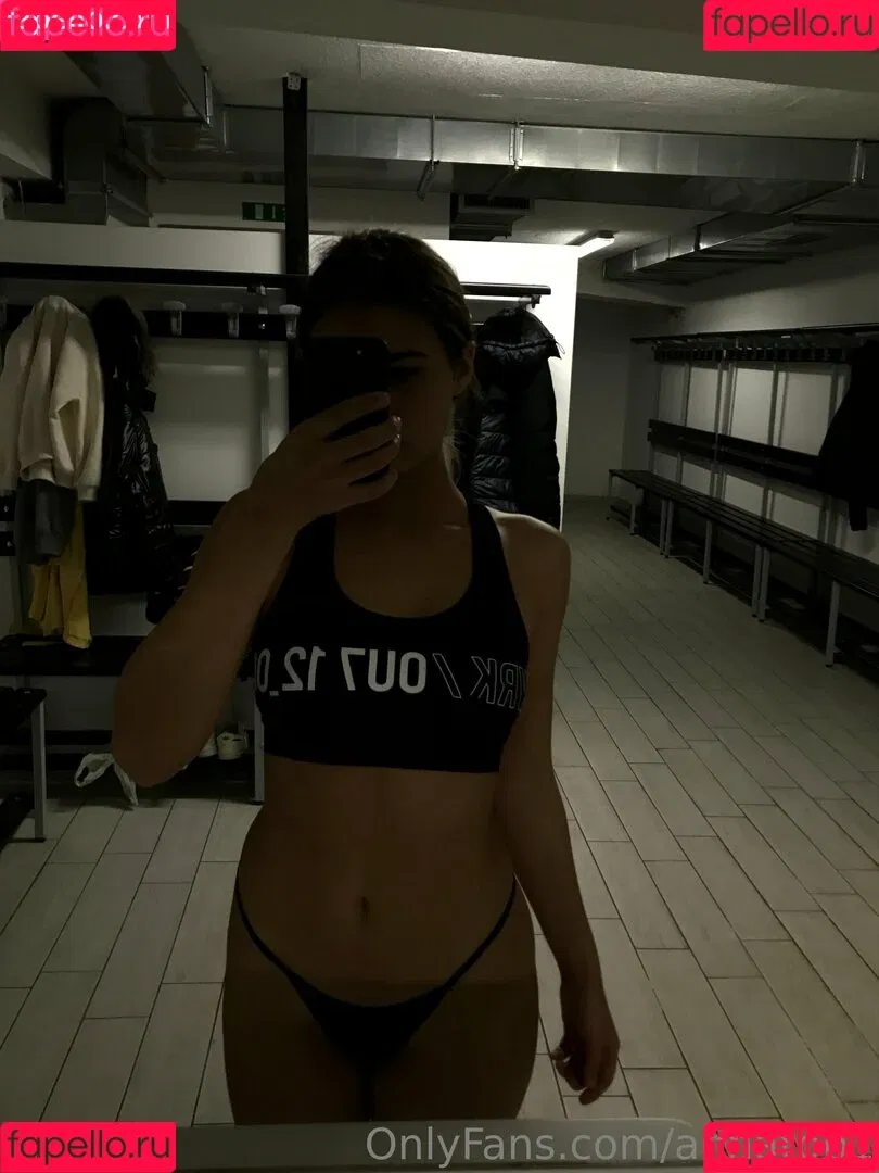 annabananaaaaaaaaa Onlyfans Photo Gallery 