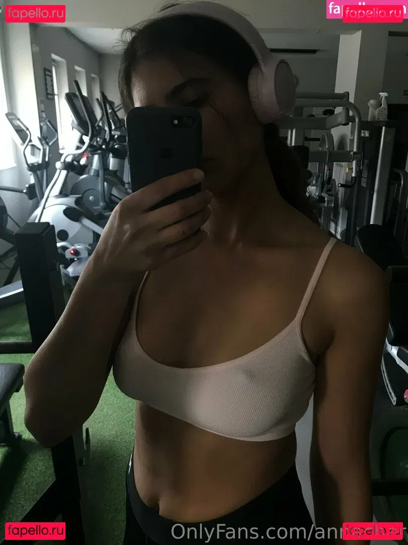 annabananaaaaaaaaa Onlyfans Photo Gallery 