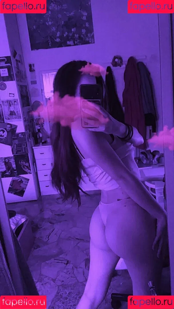 Roxanax Sg Onlyfans Photo Gallery 
