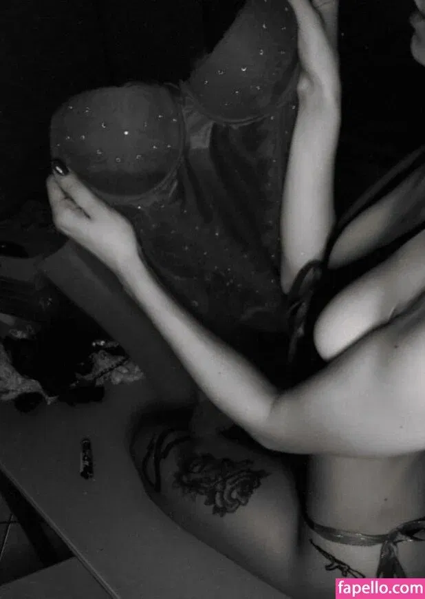 Roxanax Sg Onlyfans Photo Gallery 