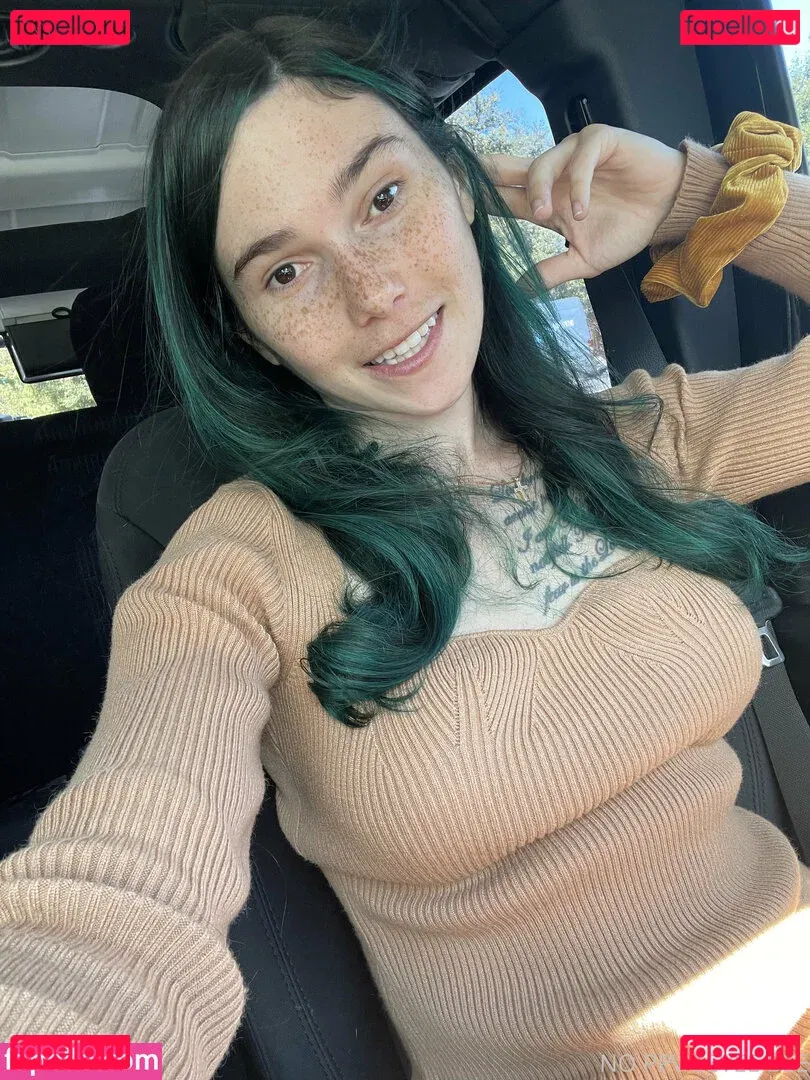 eeveebeesolo Onlyfans Photo Gallery 