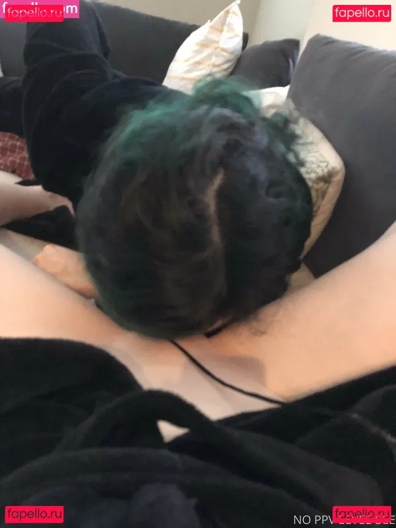 eeveebeesolo Onlyfans Photo Gallery 