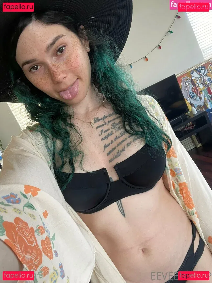 eeveebeesolo Onlyfans Photo Gallery 