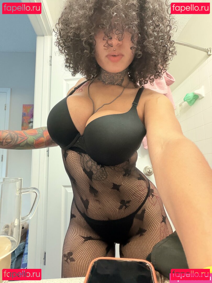 Ninethavix Nude Onlyfans Photo 4