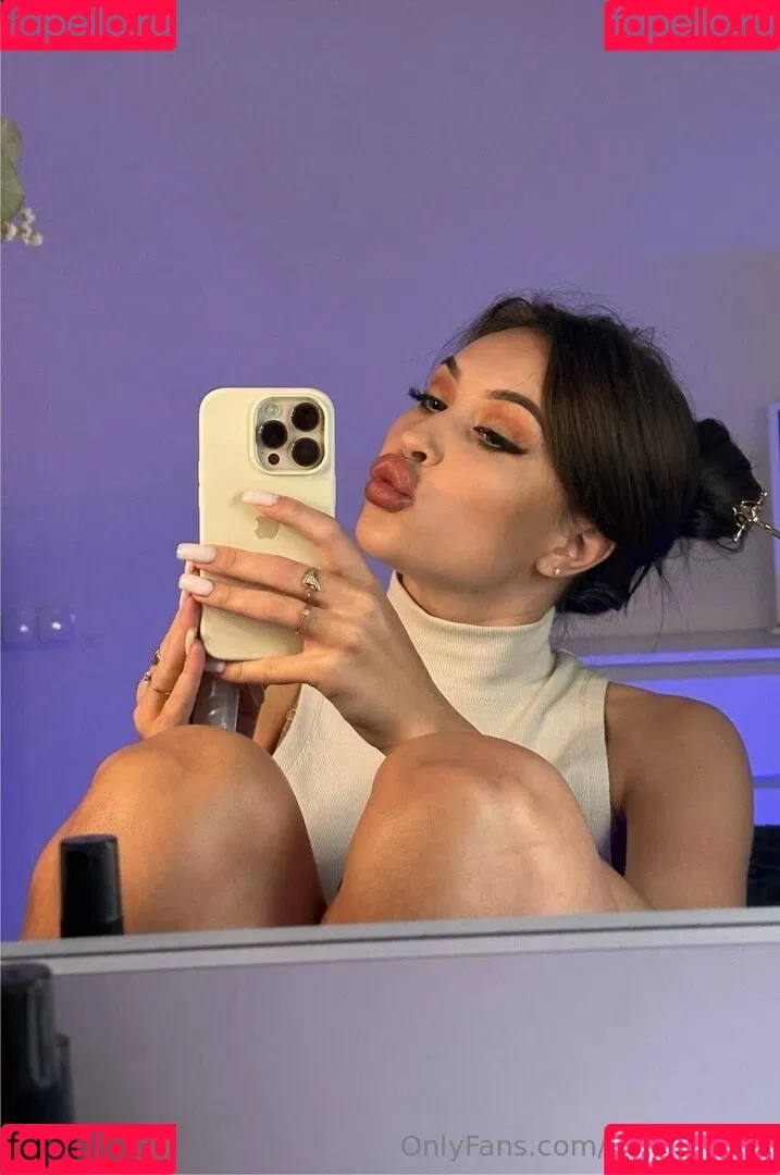 nastia_mini Onlyfans Photo Gallery 