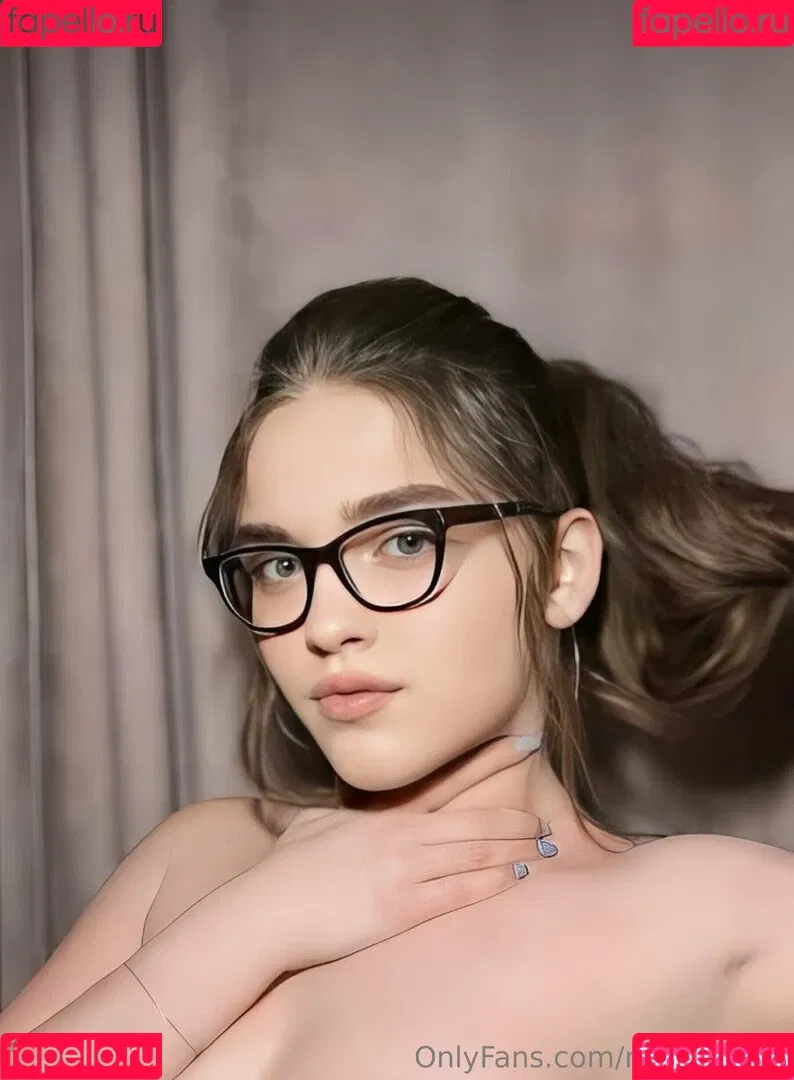 nastia_mini Onlyfans Photo Gallery 