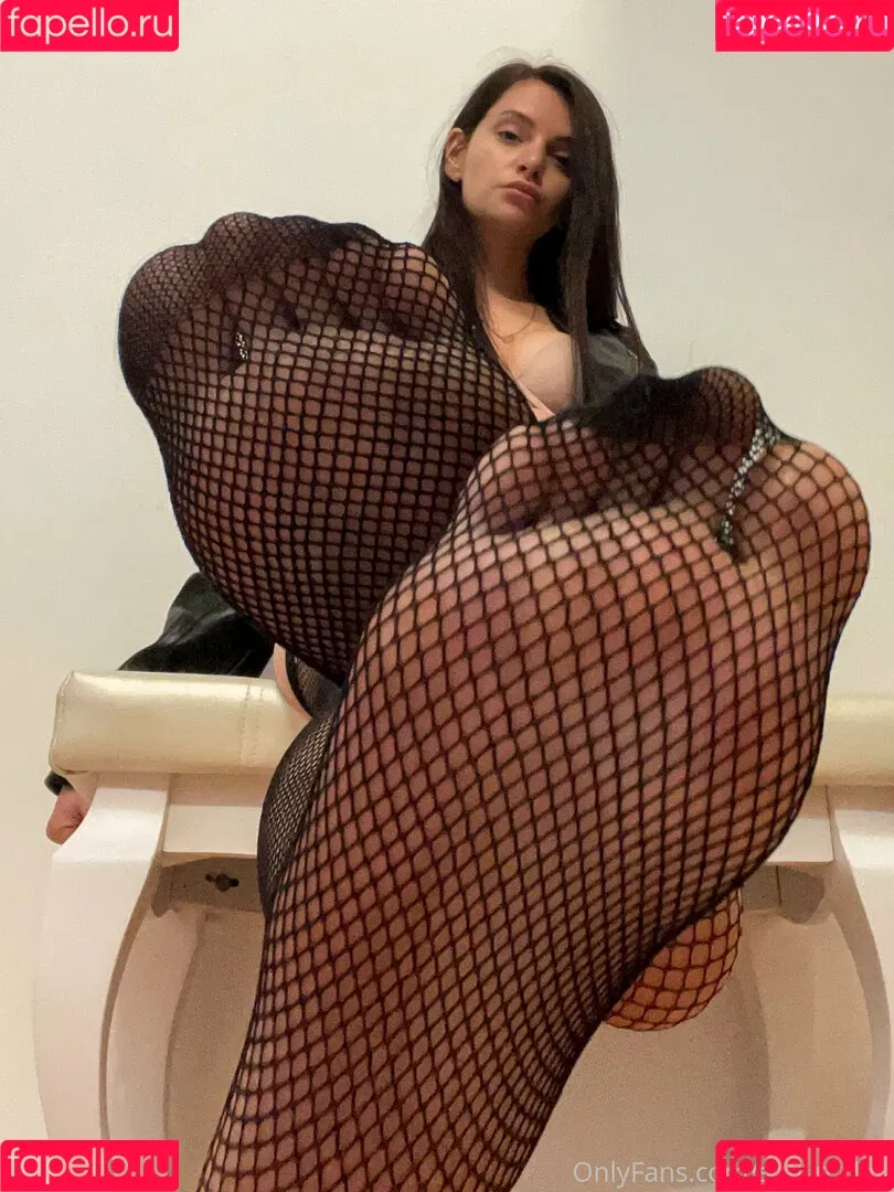 Petite Princess Femdom Onlyfans Photo Gallery 