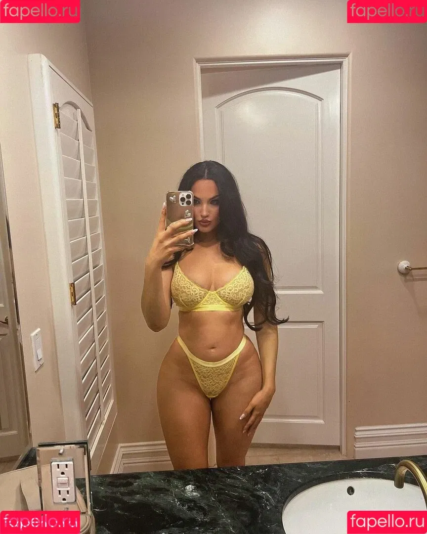 Natalie Halcro Onlyfans Photo Gallery 