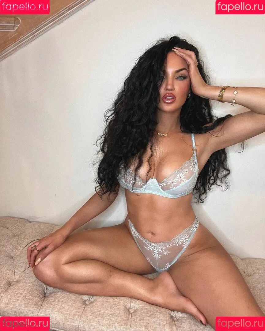 Natalie Halcro Onlyfans Photo Gallery 
