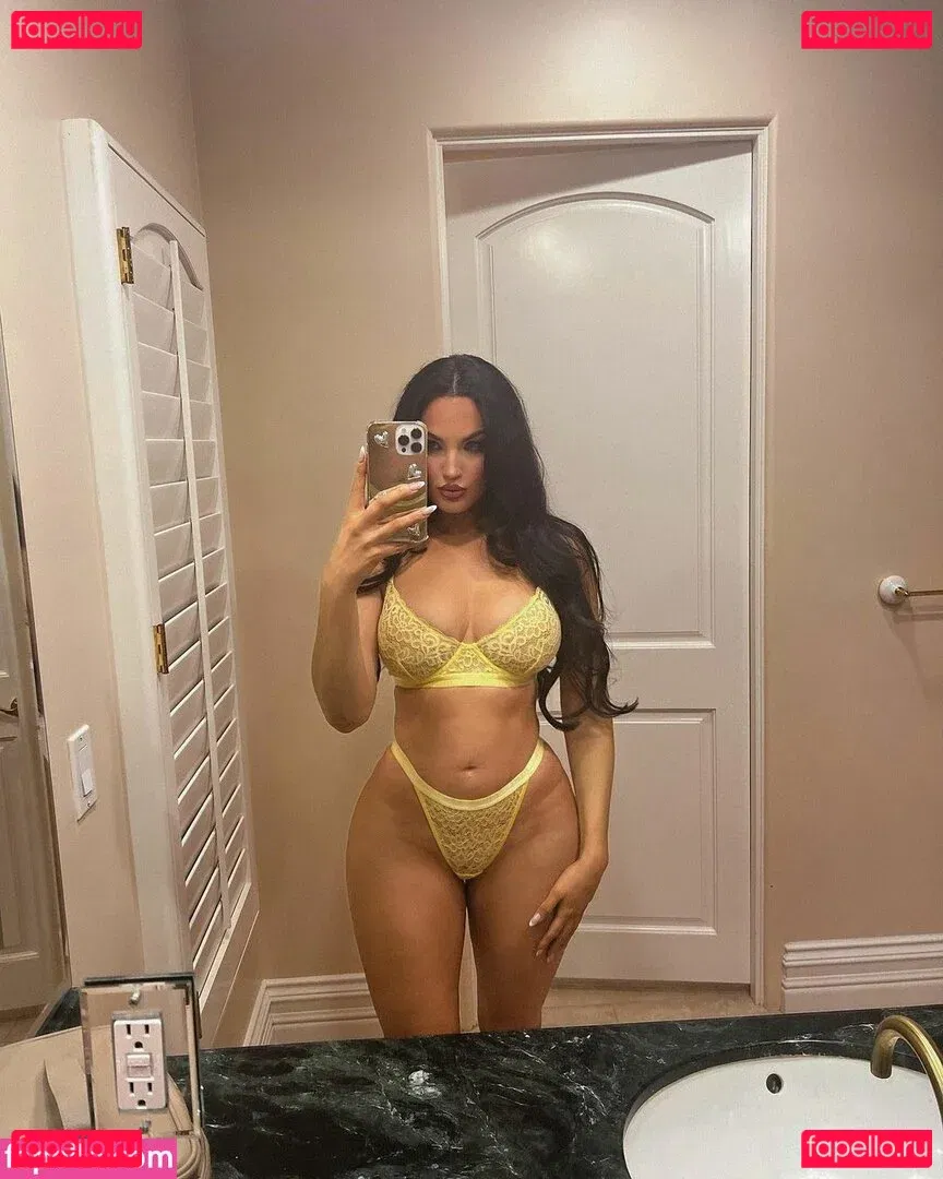 Natalie Halcro Onlyfans Photo Gallery 