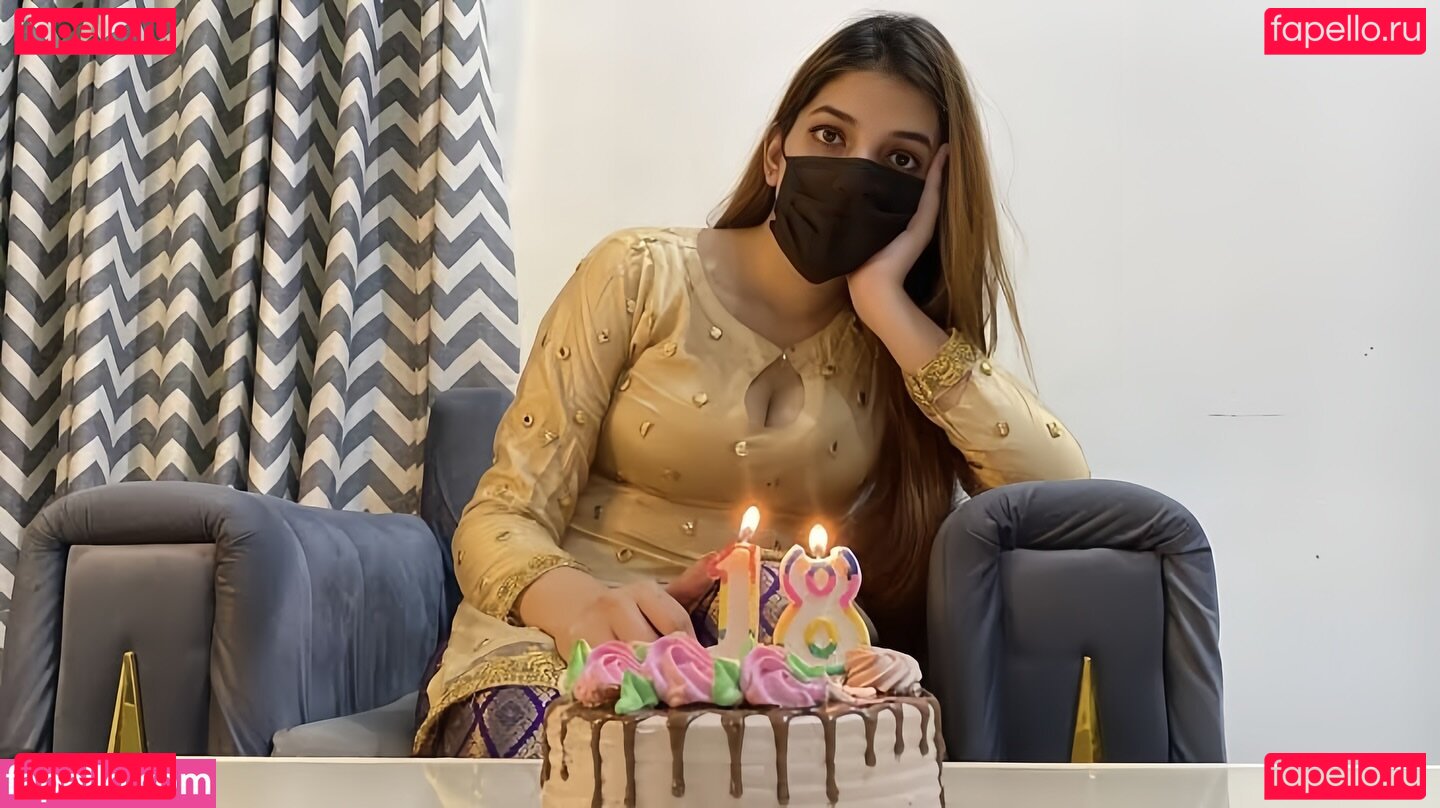Sara Khan Nude Onlyfans Photo 4