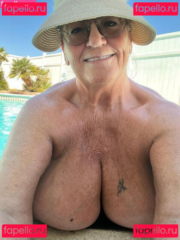 CurvyCarolina Nude Onlyfans Photo 9
