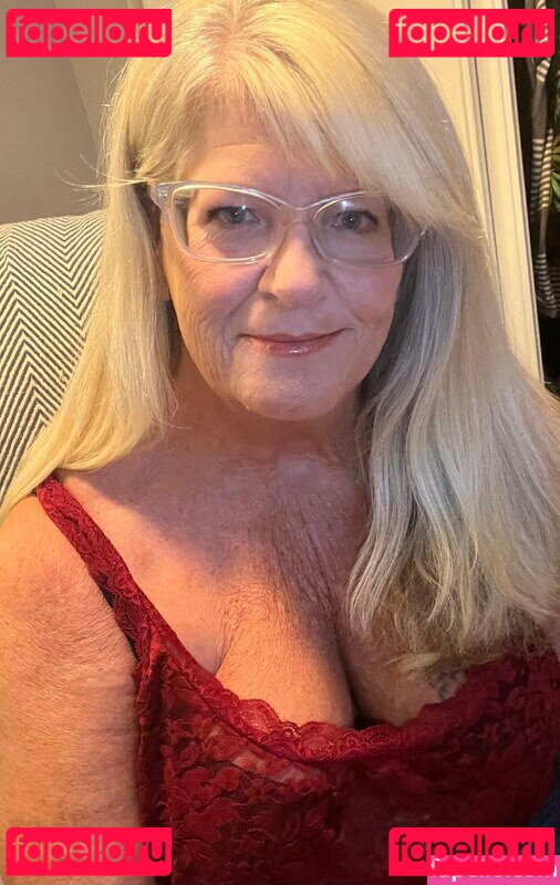 CurvyCarolina Nude Onlyfans Photo 8