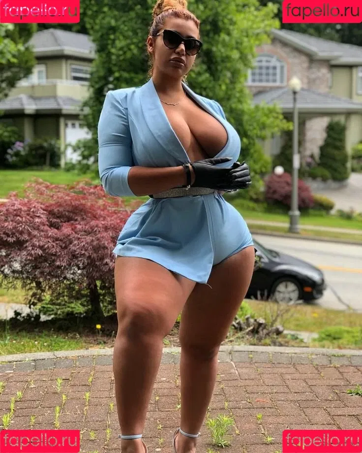 Carmela Habibi Onlyfans Photo Gallery 