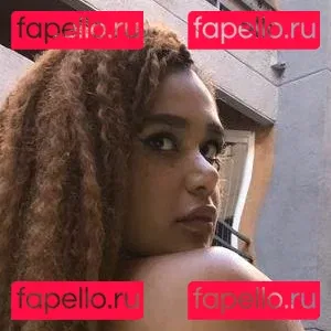 Carmela Habibi Onlyfans Photo Gallery 