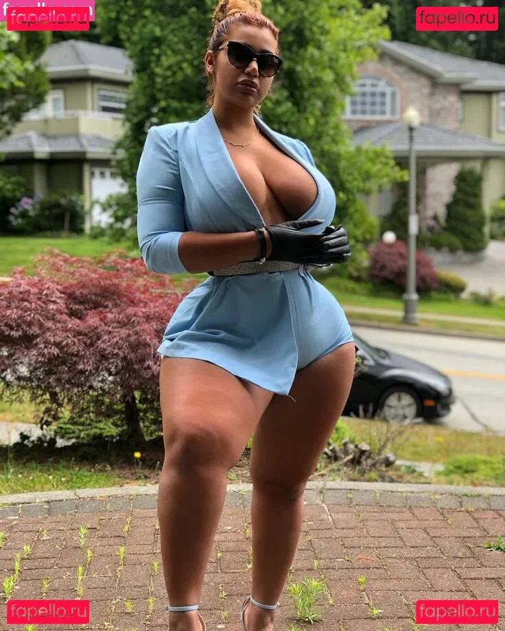 Carmela Habibi Onlyfans Photo Gallery 