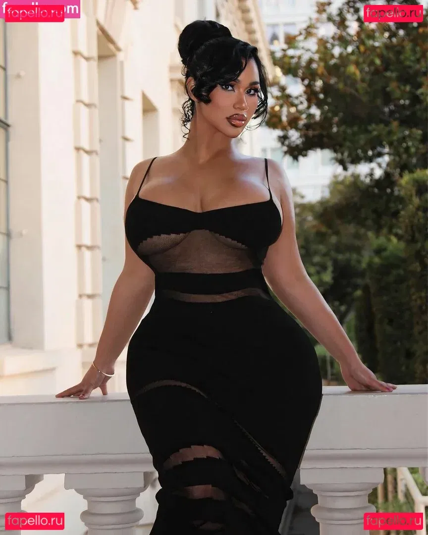 Carmela Habibi Onlyfans Photo Gallery 