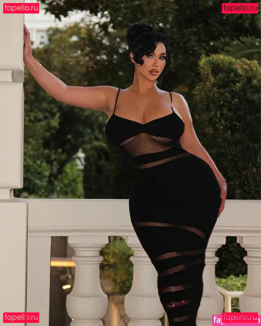 Carmela Habibi Onlyfans Photo Gallery 