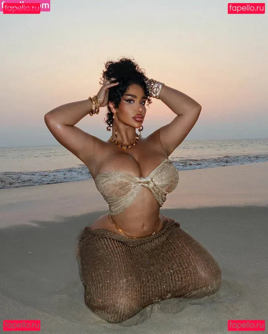 Carmela Habibi Onlyfans Photo Gallery 