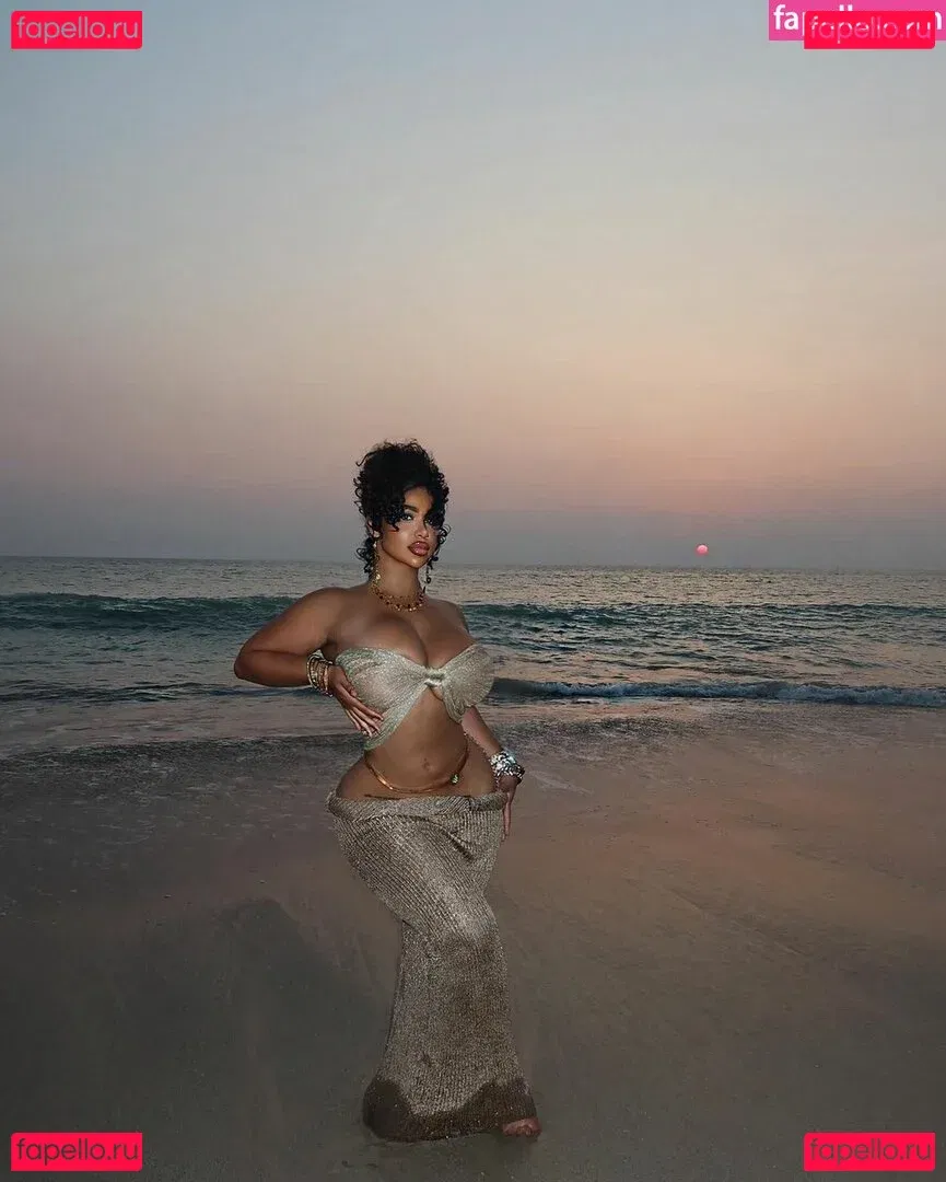 Carmela Habibi Onlyfans Photo Gallery 