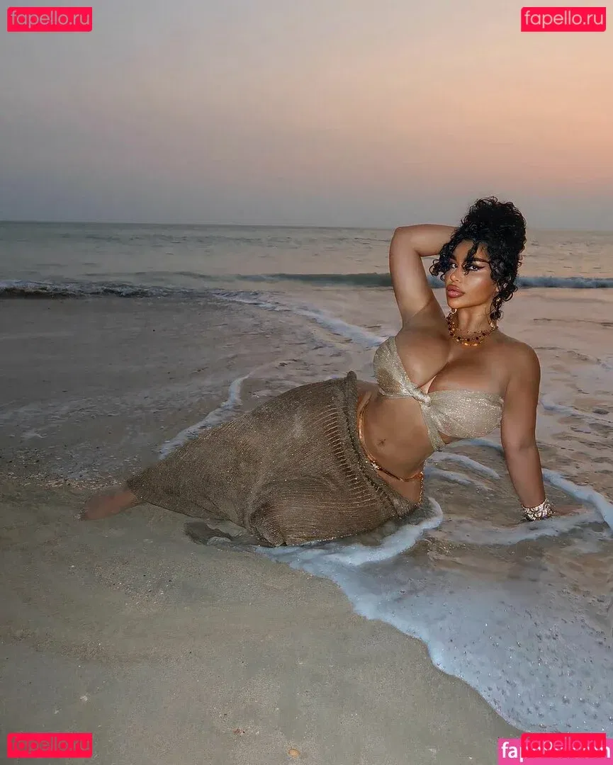 Carmela Habibi Onlyfans Photo Gallery 